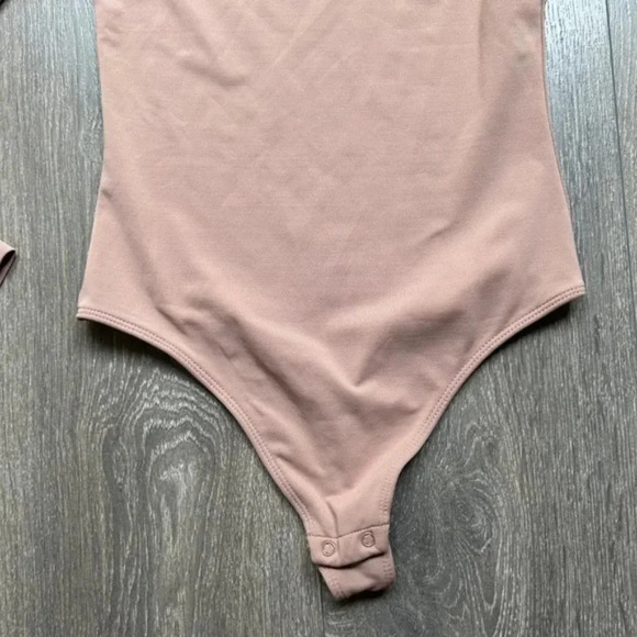 Aritzia Babaton Contour Crew Bodysuit Long sleeve Seamless Nude Size XS - Picture 4 of 10